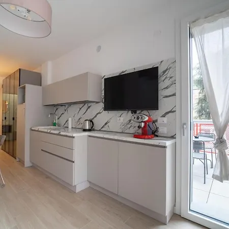 Homeby - Mascarella Terrace Apartment